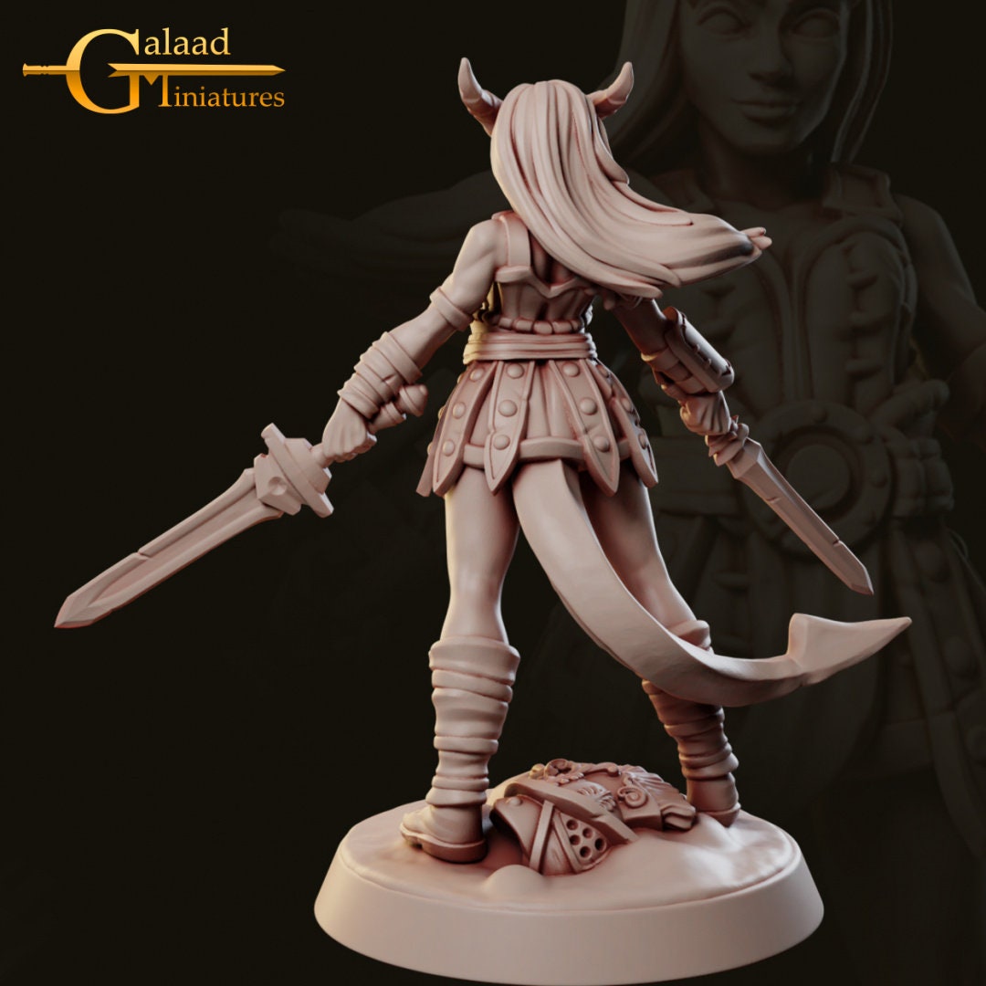 Female Tiefling Fighter D&D miniature, by Galaad Miniatures // 3D Print on Demand / DnD / Pathfinder / RPG